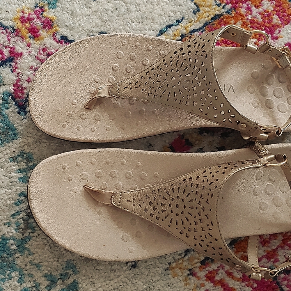 Women's Vionic Slingback Thong Sandals Metallic Gold Leather, size 9